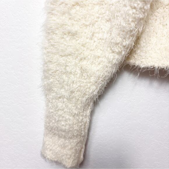 FREE PEOPLE FUZZY WHITE CREAM FUZZY V-NECK SWEATER SIZE XS 100% NYLON - Picture 5 of 6